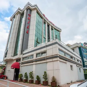 216 Hill Hotel