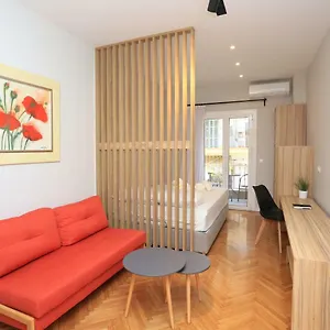 https://kyana-downtown-studios.hotels-of-thessaloniki.com